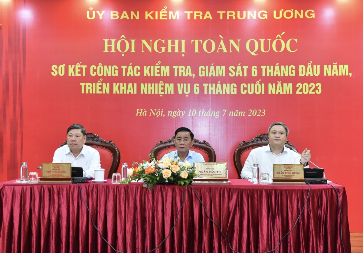 "Nhận diện ngày càng rõ hơn tình trạng suy thoái của một bộ phận cán bộ"